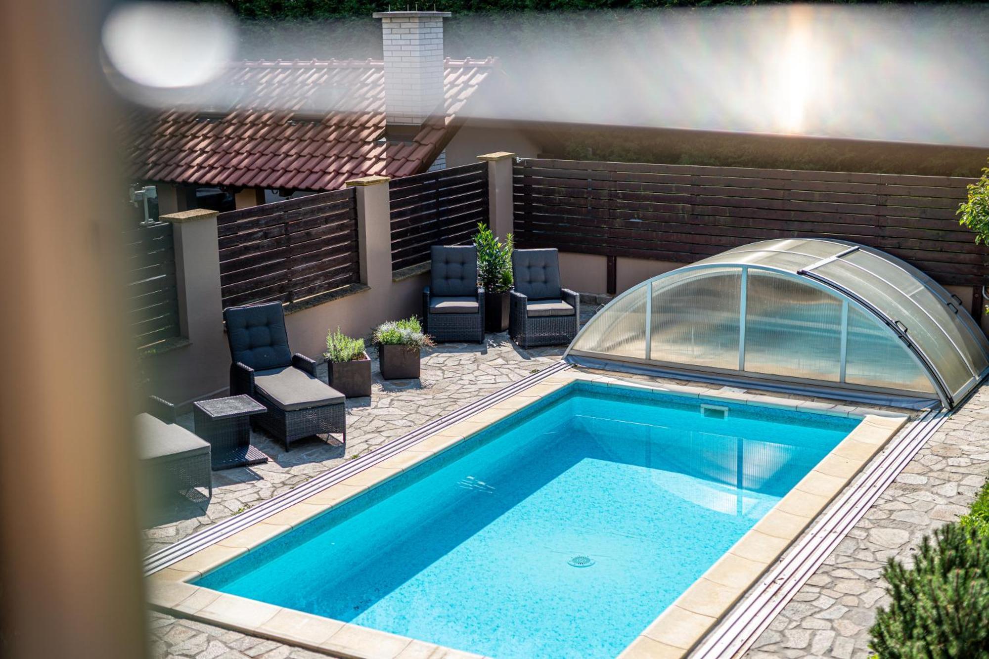 Villa With Pool & Sauna In Beer Village Velké Popovice Exterior foto