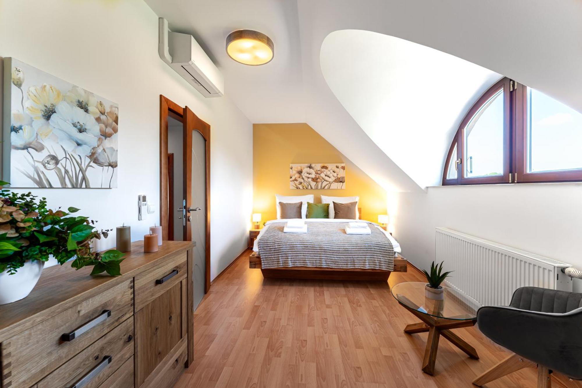Villa With Pool & Sauna In Beer Village Velké Popovice Exterior foto